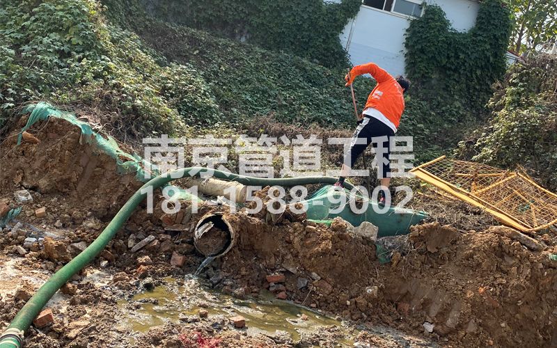 263学校工地化粪池清理