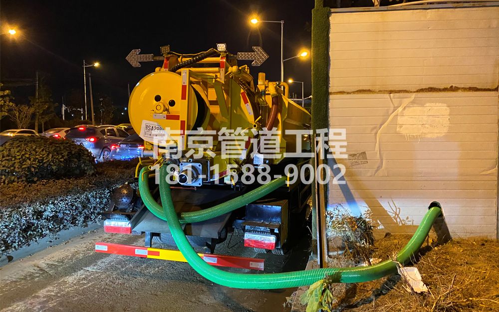 266学校临时工地抽粪