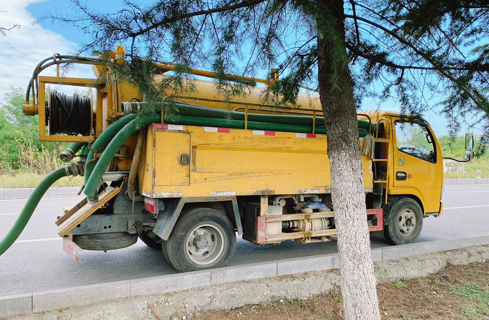 学校清洗抽粪车