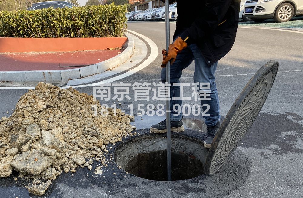 306学校管道油块清理
