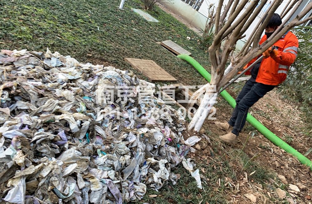 315学校化粪池垃圾清理